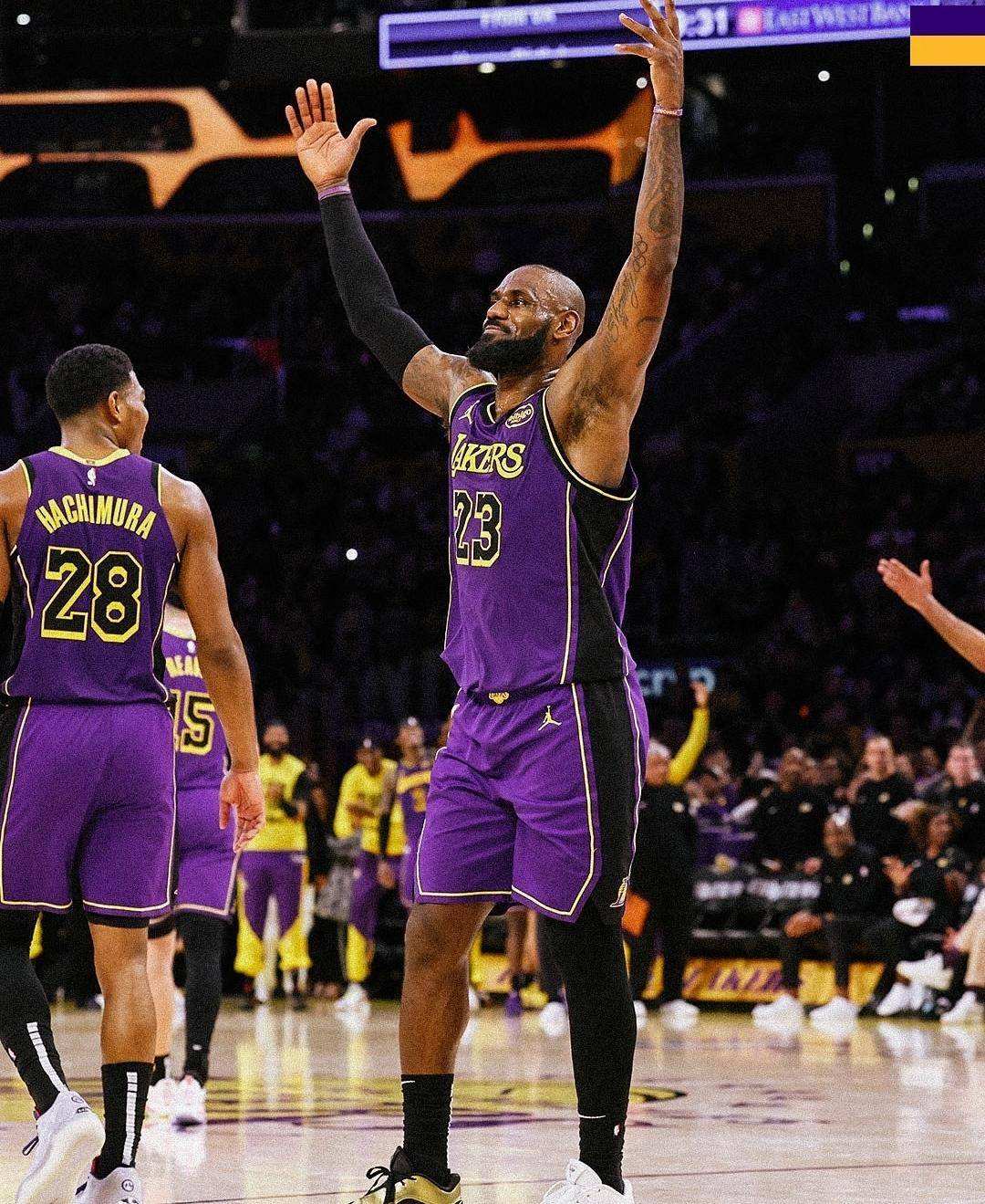 爱游戏娱乐浓眉哥新星重返赛场表现突出，湖人前途光明！上演精彩一战(浓眉哥进攻集锦)