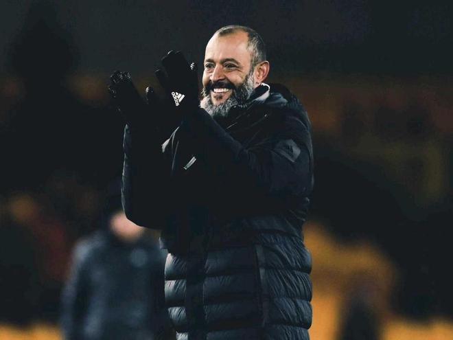 爱游戏娱乐转折点！上海海港战术微调；欧联集结日攻防权衡；质疑声仍在；控场能力受关注的简单介绍